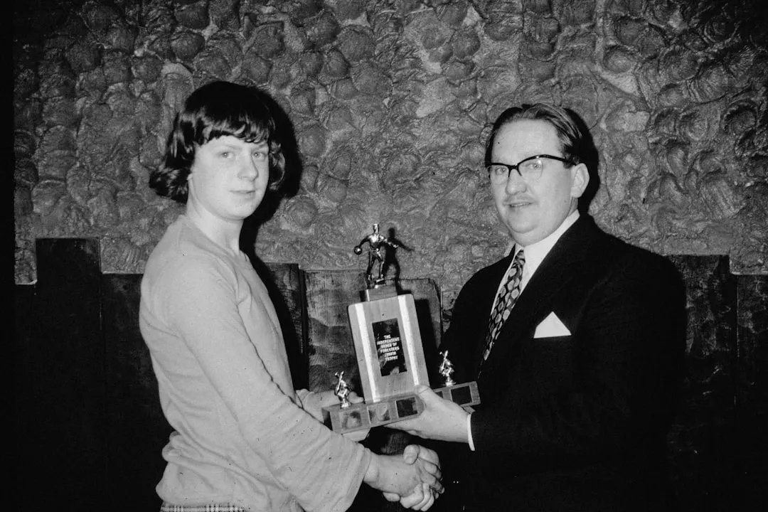 manager giving award - award programs for employees